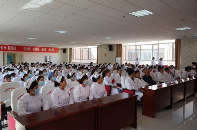 和林格爾縣人民醫院舉行5·12國際護士節暨2022年度疫情防控優秀工作者表彰大會