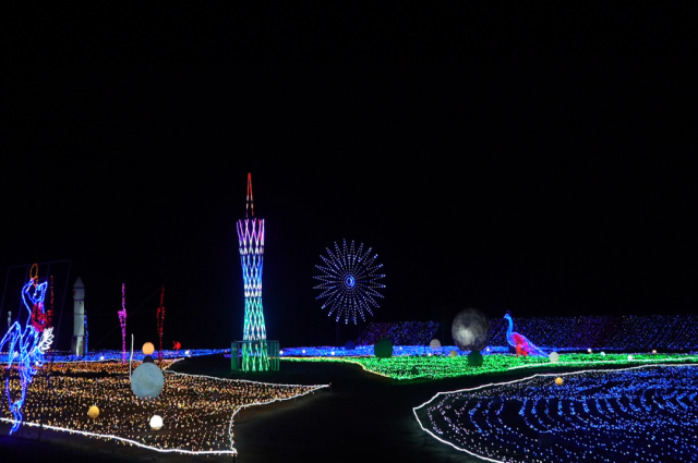 “嗨玩”幻彩篝火之夜??奧威馬術園激情上演