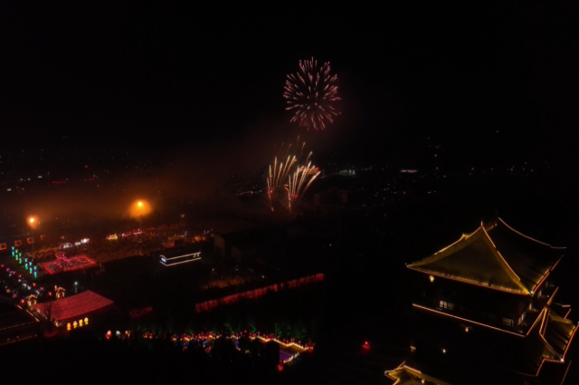 2024年和林格爾“璀璨之夜”元宵節焰火晚會圓滿“綻放”