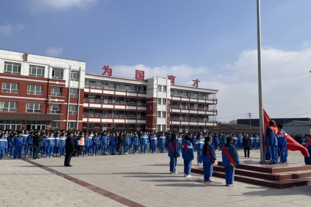 “預防校園欺凌 守護美好青春”——和林格爾縣第二中學開展主題升旗儀式?