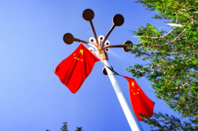 和林格爾縣：滿城國旗飄揚 共慶祖國華誕